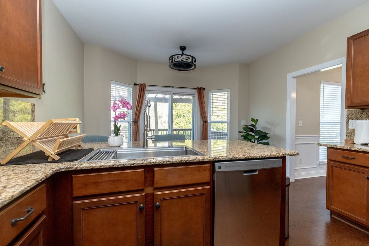 7205 Riverfront Dr - Photo 2 of 34