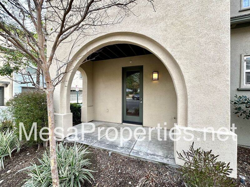 12368 Claredon Dr #6 - Photo 4 of 34