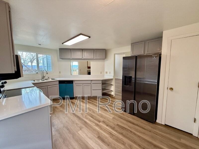 2402 Skyview Dr - Photo 6 of 18