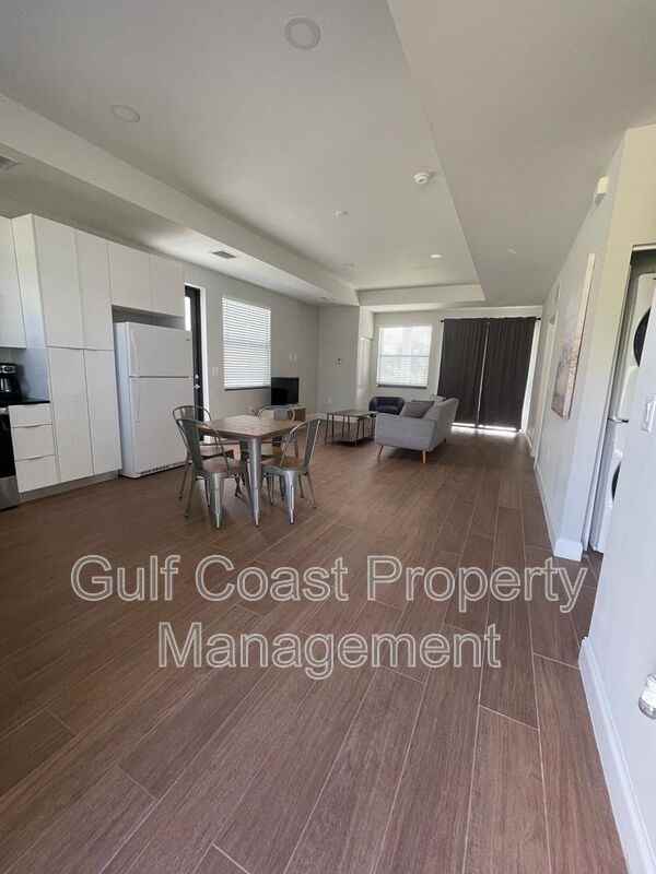 681 Windermere Dr - Photo 4 of 22