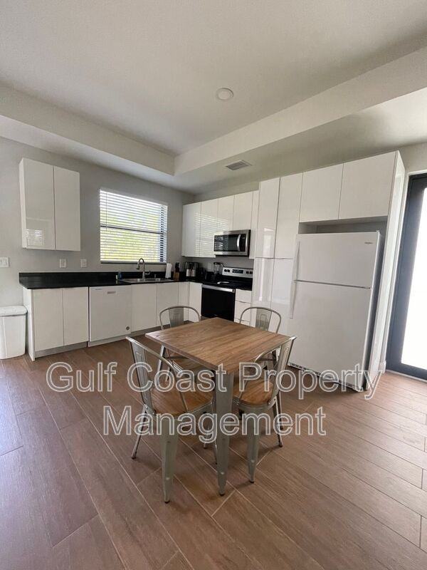 681 Windermere Dr - Photo 6 of 22