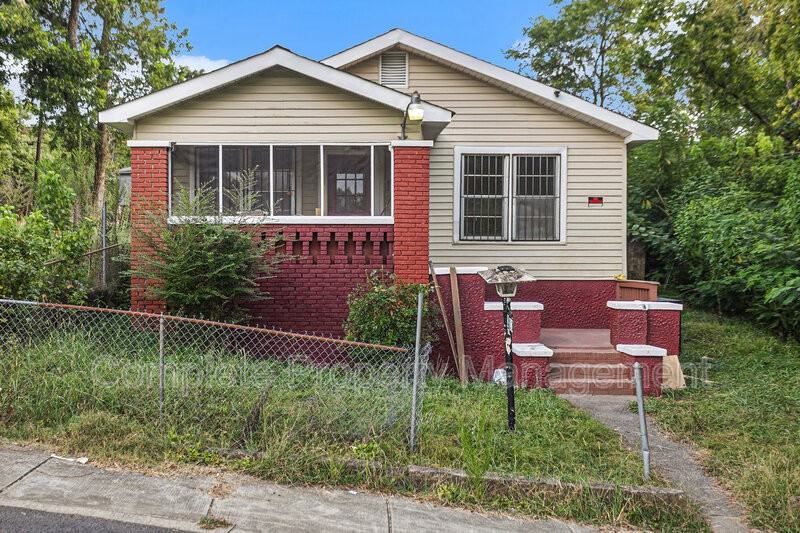 213 5th St - Photo 2 of 18