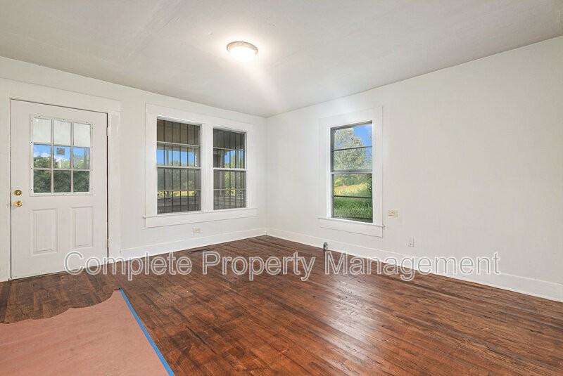 213 5th St - Photo 3 of 18