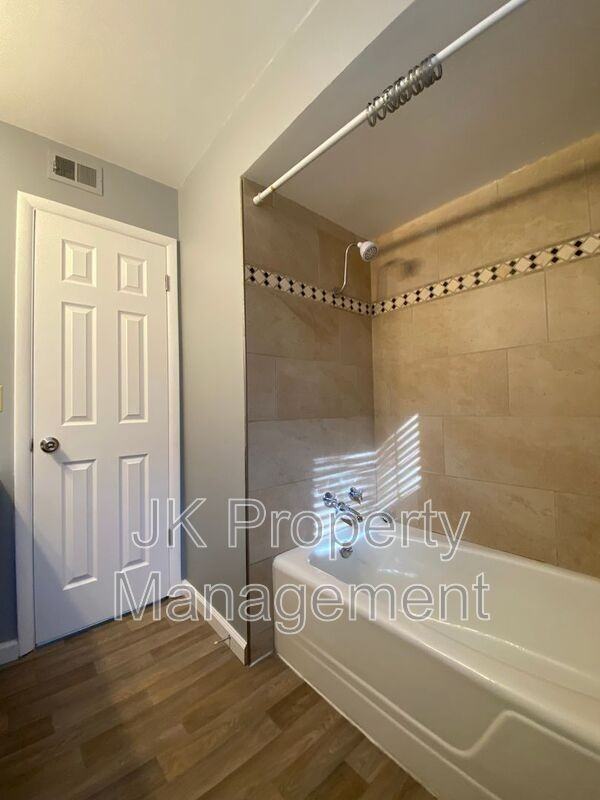 1112 20th St S #04 - Photo 6 of 11