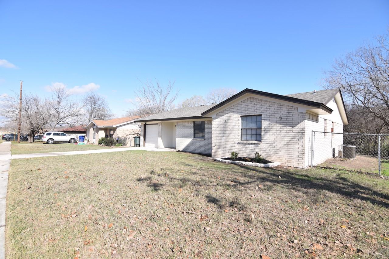 1202 Dryden Ave - Photo 2 of 17