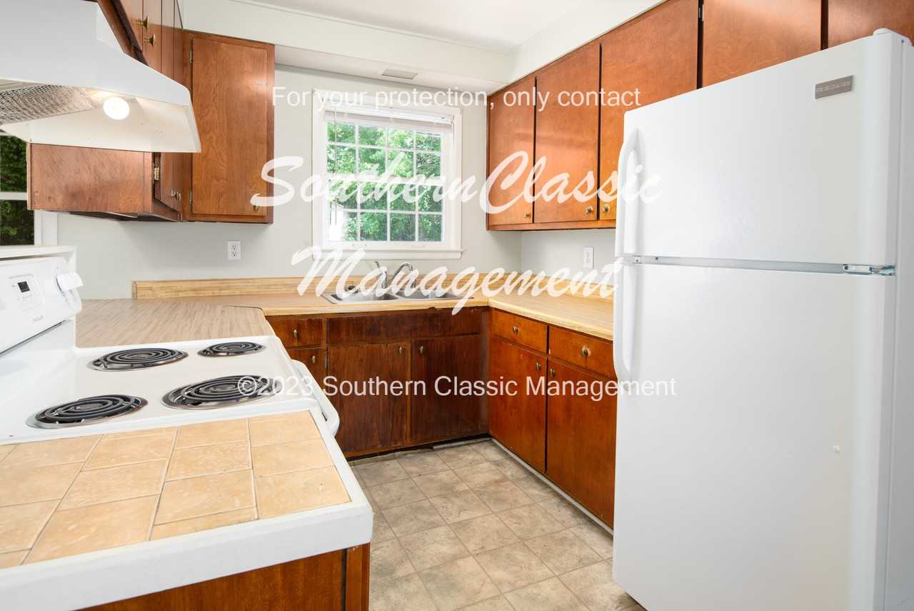 1868 Tanglewood Rd - Photo 2 of 20