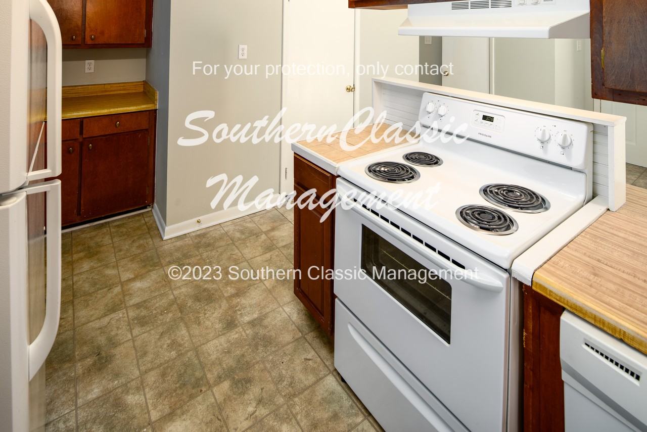 1868 Tanglewood Rd - Photo 3 of 20