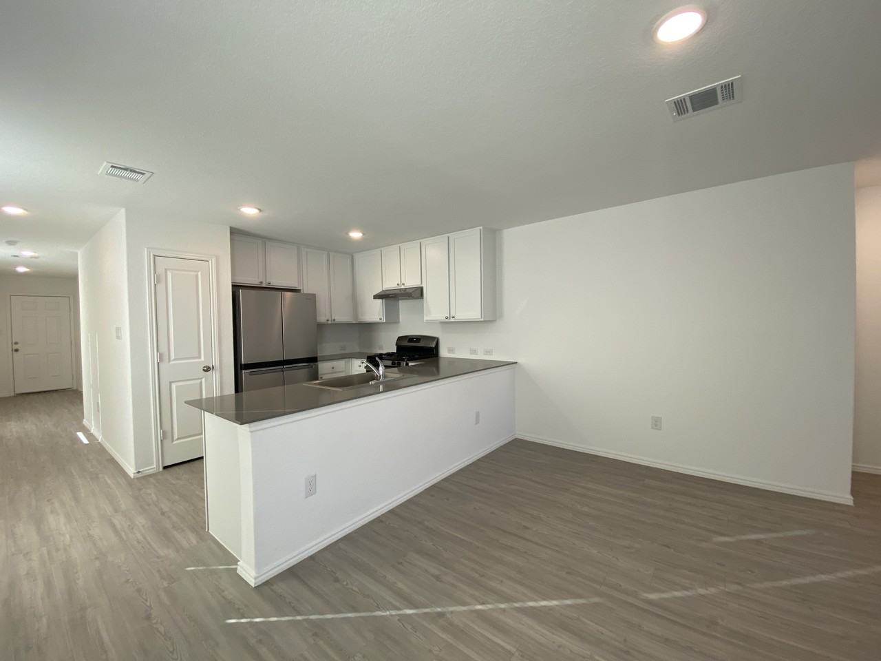 124 Horseshoe Trl - Photo 3 of 12