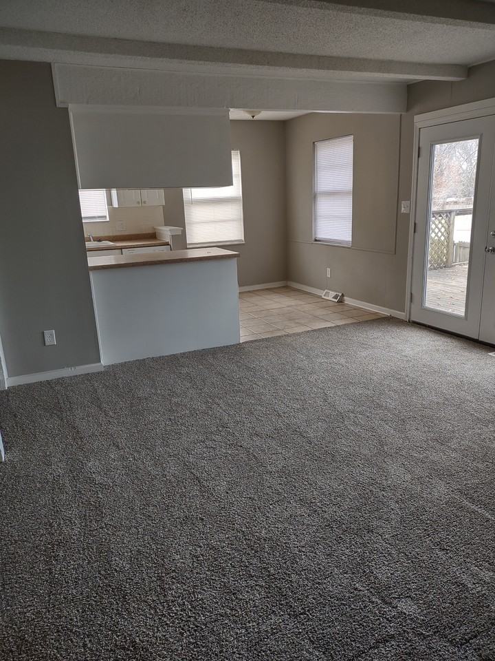 901 Nw Canterbury Rd - Photo 3 of 3