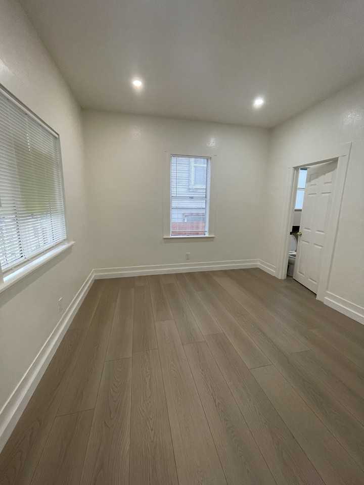 1526 92nd Ave #NA - Photo 3 of 10