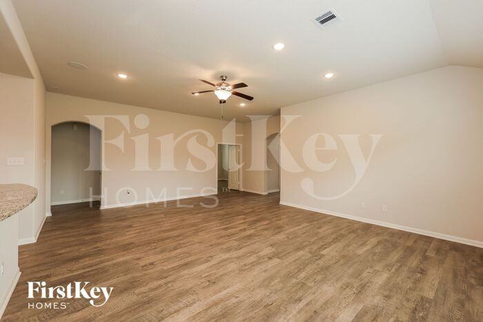 602 Danielle St - Photo 3 of 15