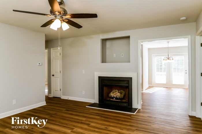 1259 Vincent Dr - Photo 2 of 15