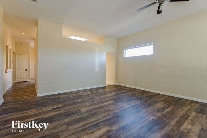 8503 N Sunny Rock Ridge Dr - Photo 2 of 15