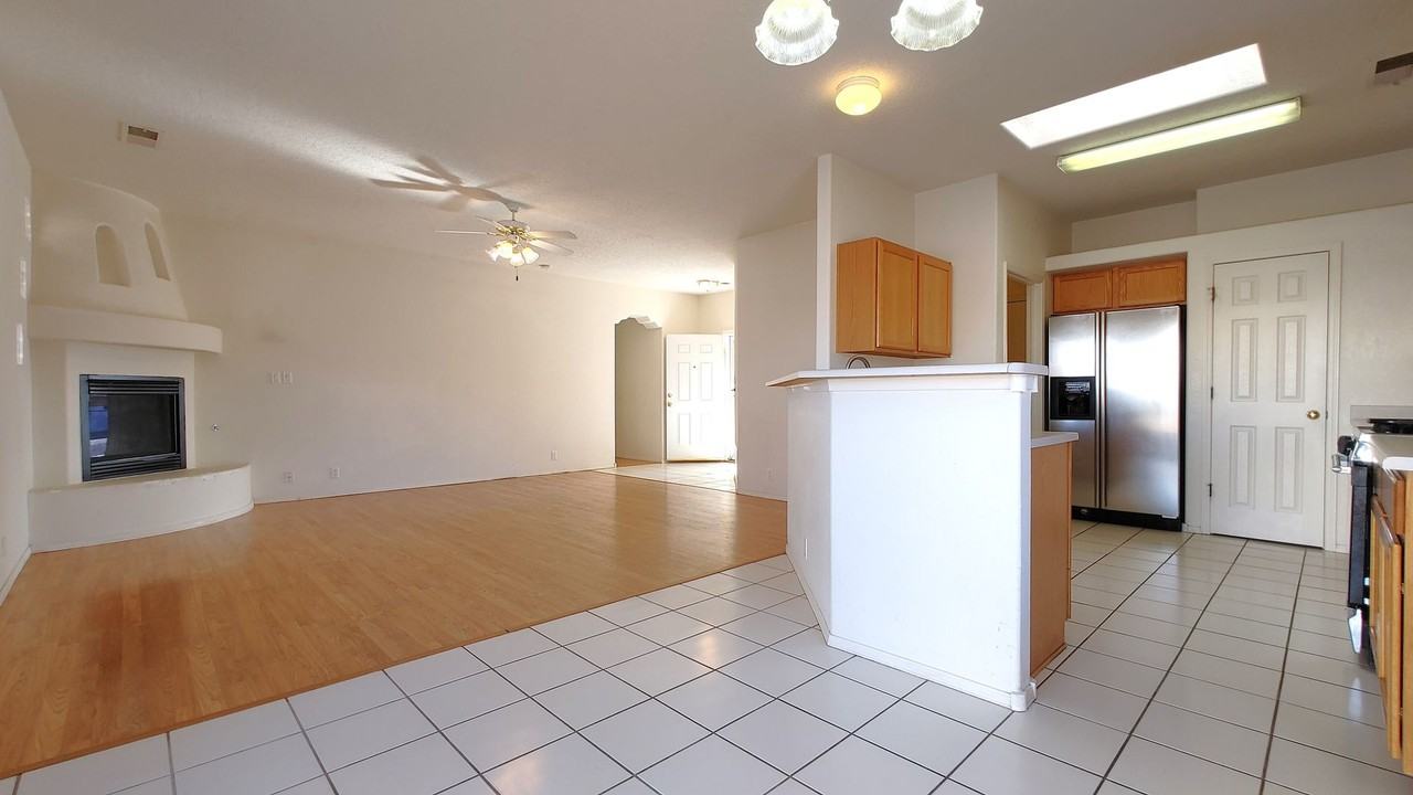 7123 Luz De La Luna Pl Nw - Photo 3 of 17