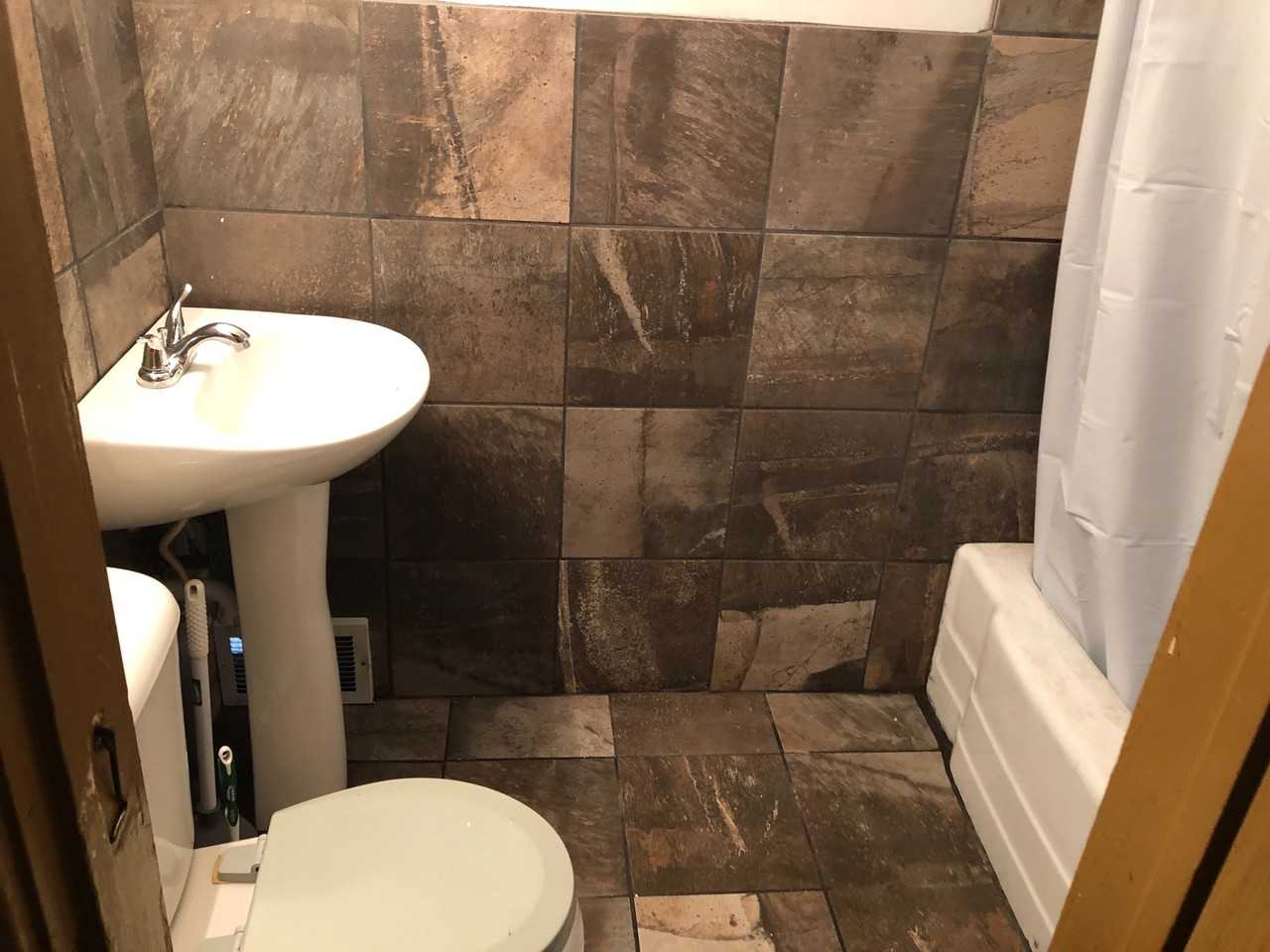 2657 S. 28th St, Milwaukee, WI 53215 - Photo 3 of 4