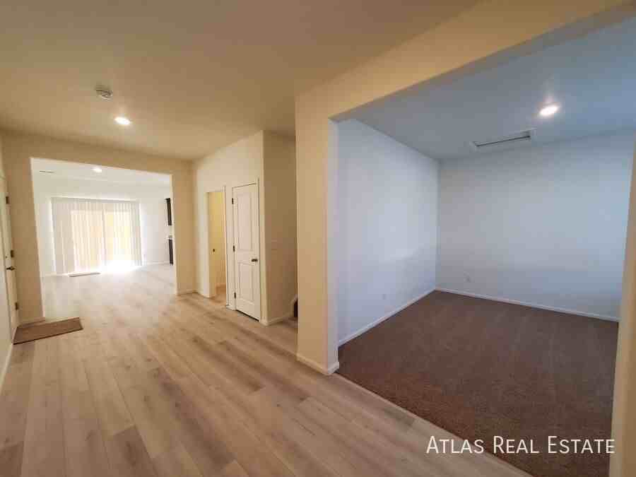 883 Emerald Lakes St - Photo 2 of 27