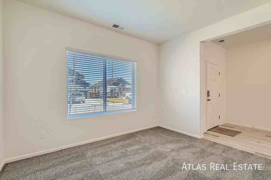 883 Emerald Lakes St - Photo 3 of 27