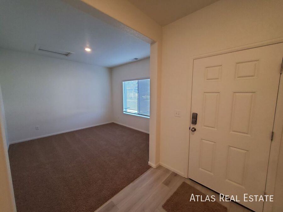 883 Emerald Lakes St - Photo 4 of 27