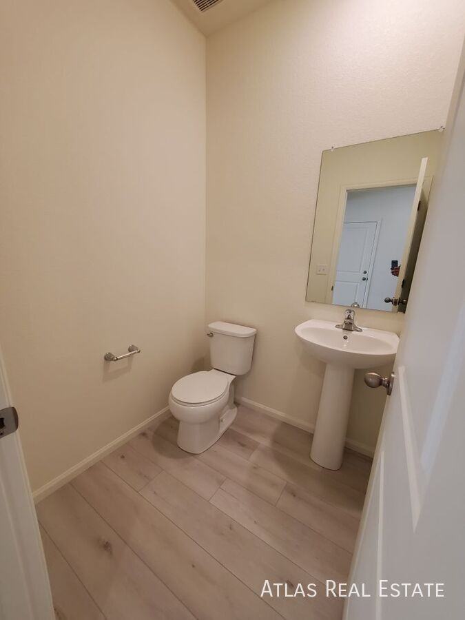 883 Emerald Lakes St - Photo 5 of 27