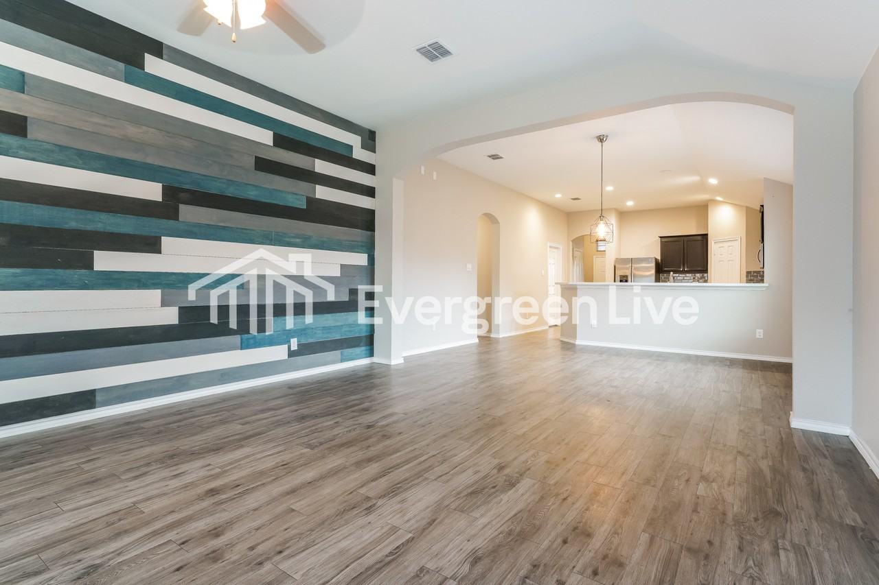 2501 Old Buck Dr - Photo 4 of 16