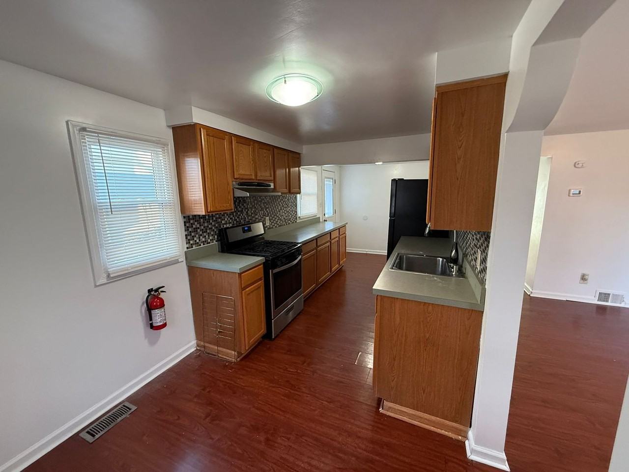 124 Jefferson Ave - Photo 3 of 25