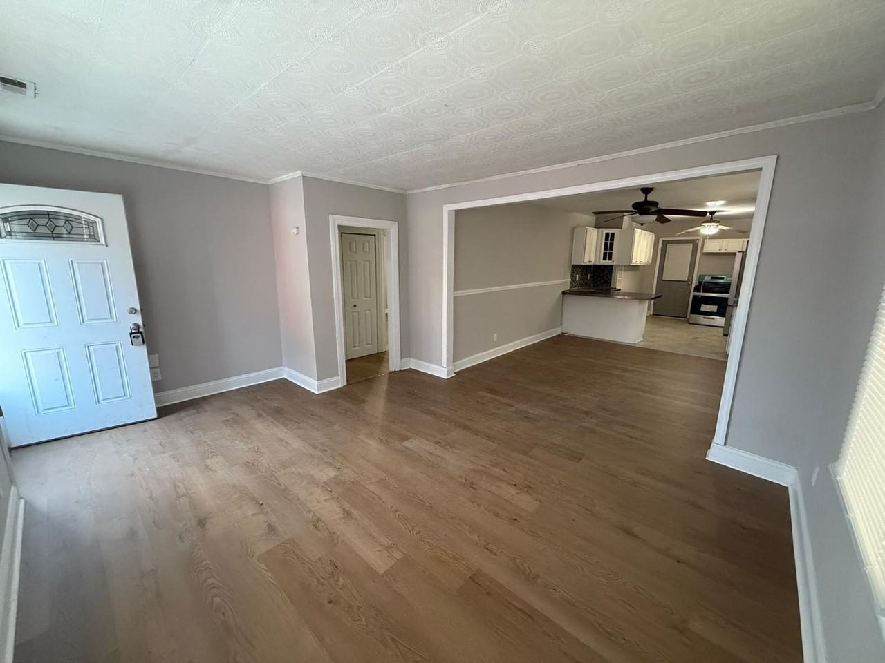 409 Prince St - Photo 2 of 16