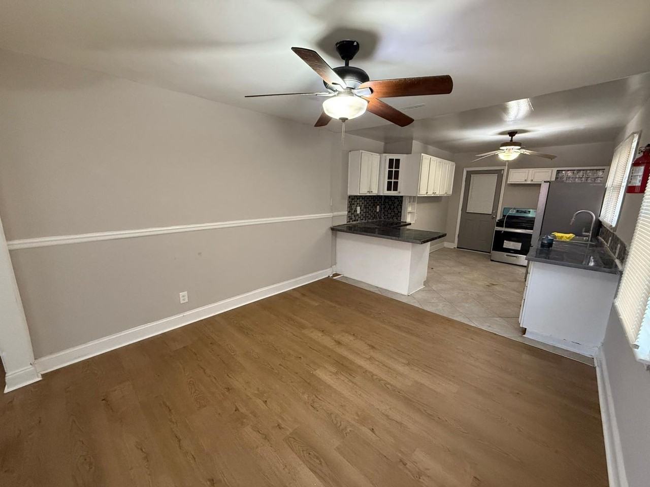 409 Prince St - Photo 3 of 16
