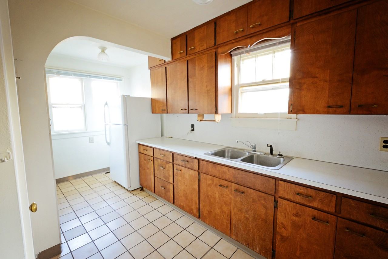 913 3rd St Se - Photo 2 of 15