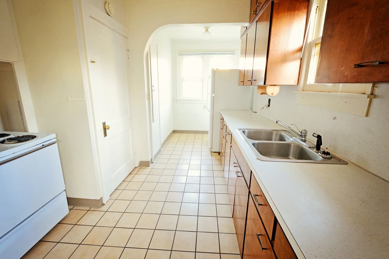 913 3rd St Se - Photo 3 of 15