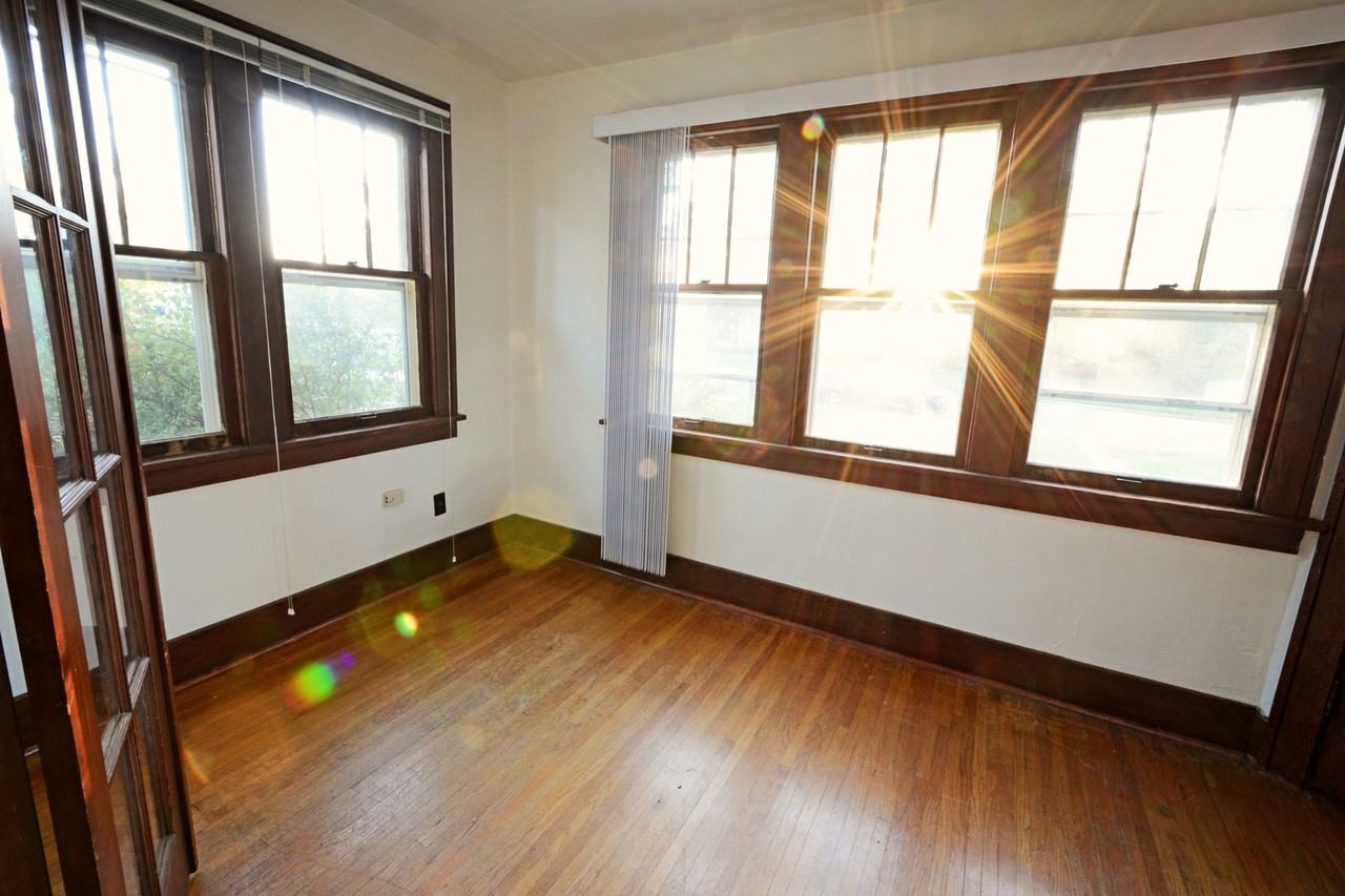 913 3rd St Se - Photo 4 of 15