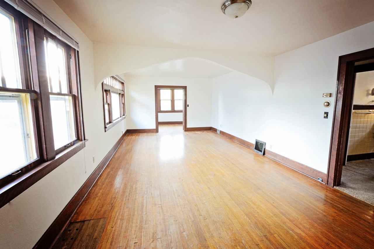 913 3rd St Se - Photo 6 of 15