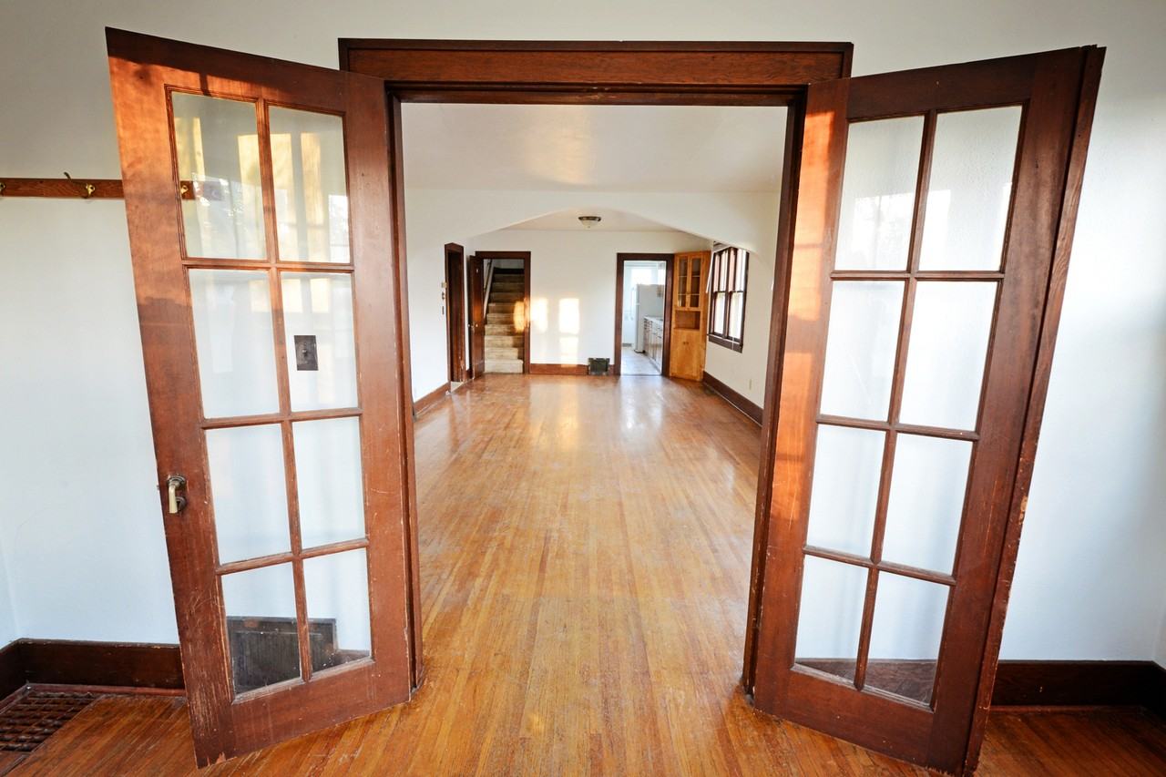 913 3rd St Se - Photo 7 of 15