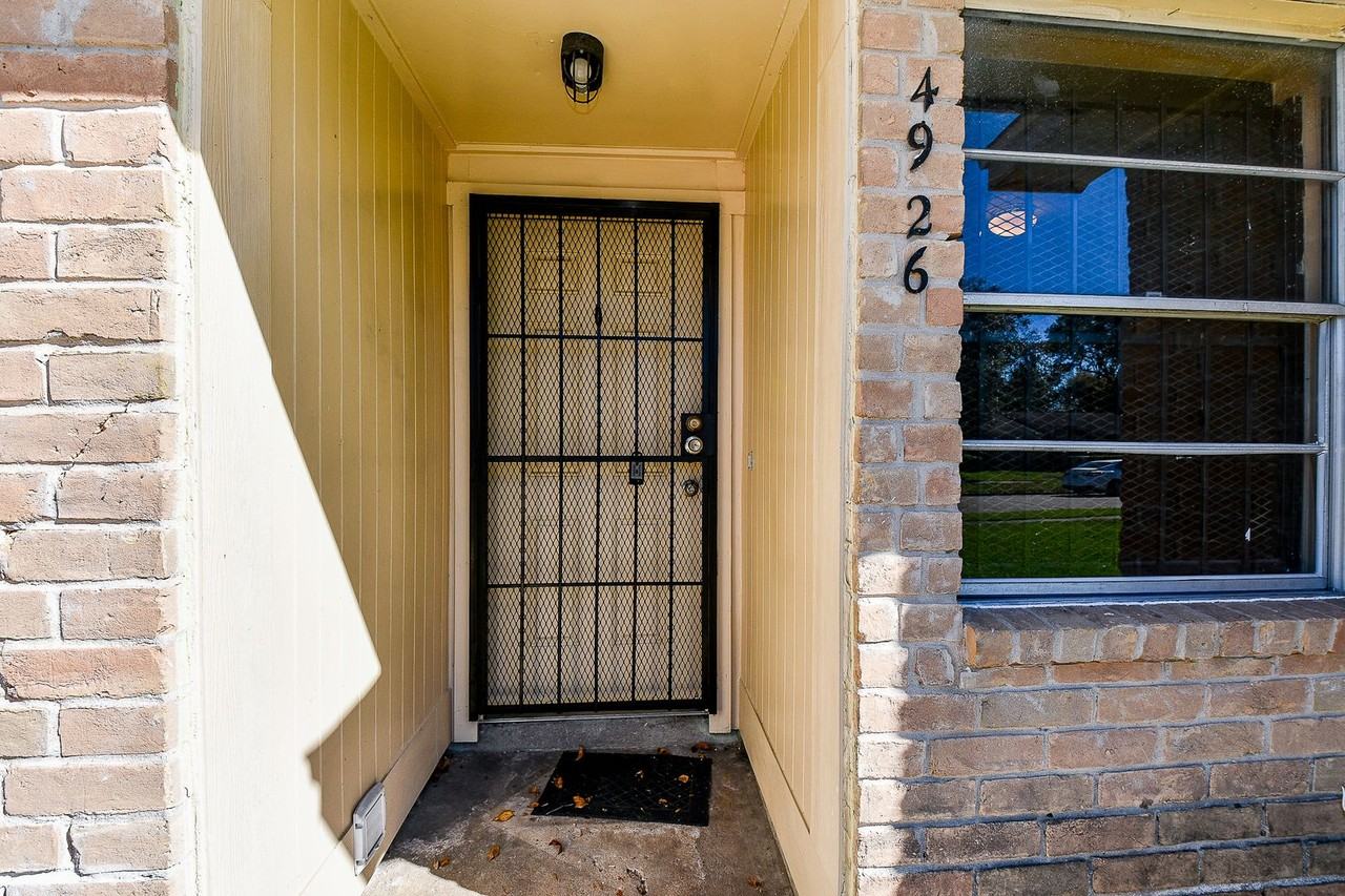 4926 Ridgestone St - Photo 4 of 33