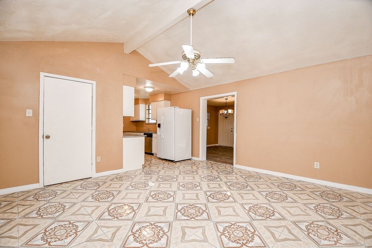 4926 Ridgestone St - Photo 5 of 33