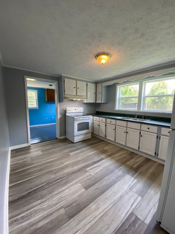 413 Elm Ave Nw - Photo 3 of 9