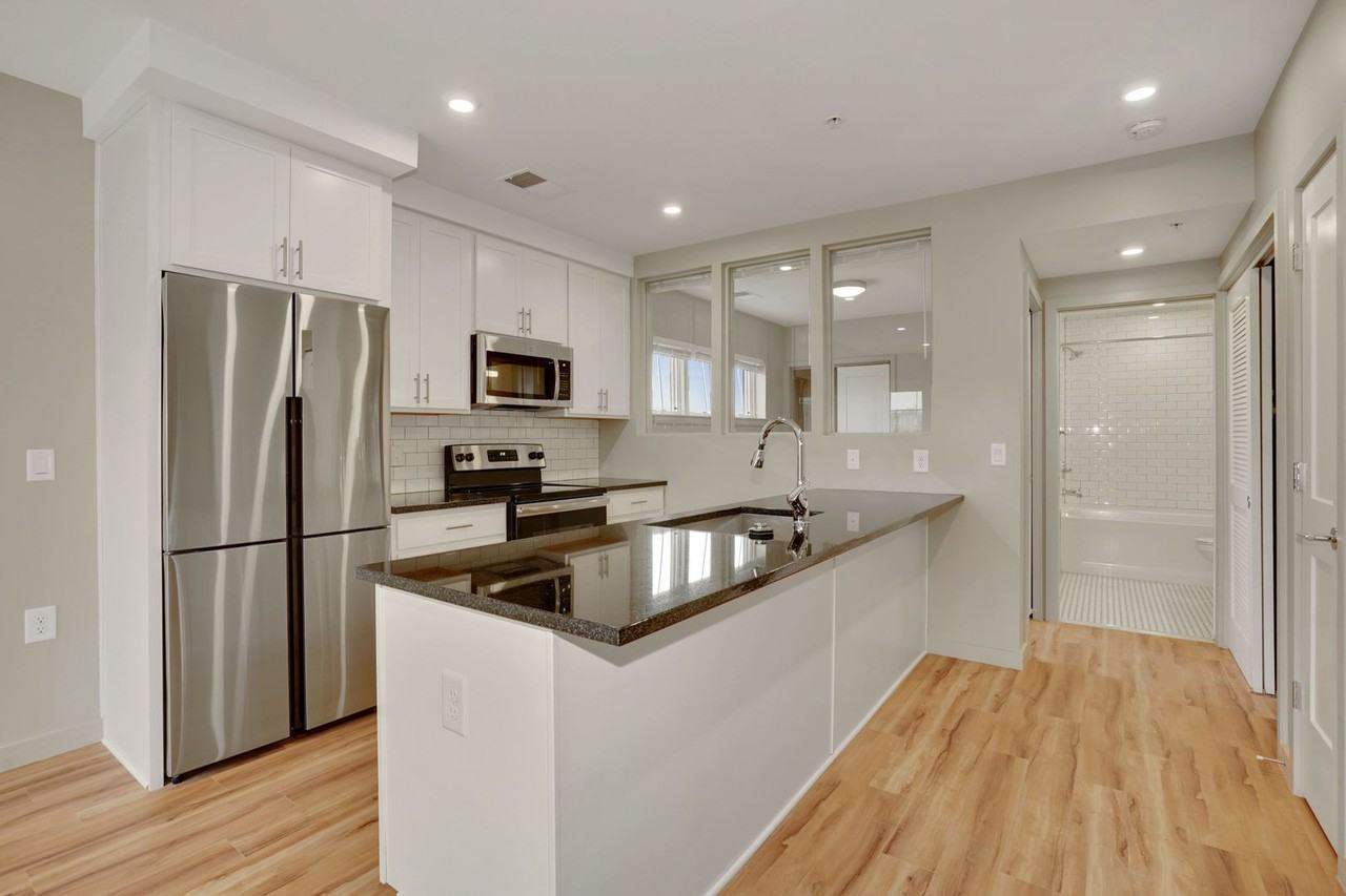 633 21st St Ne - Photo 3 of 7