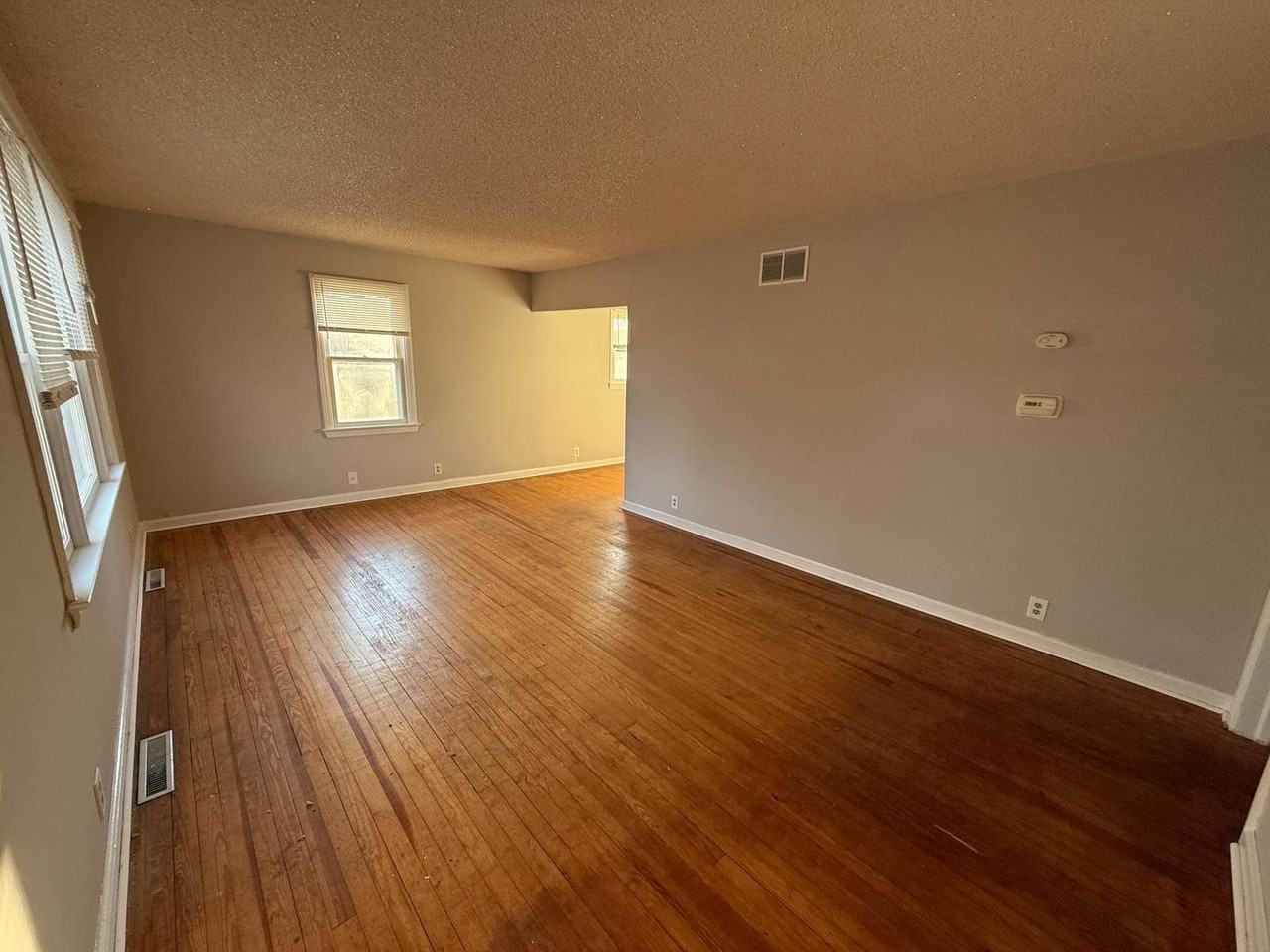 213 Emerson St - Photo 3 of 24