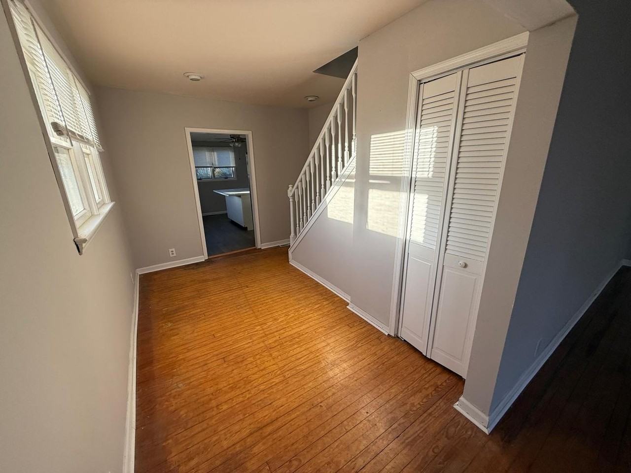 213 Emerson St - Photo 6 of 24