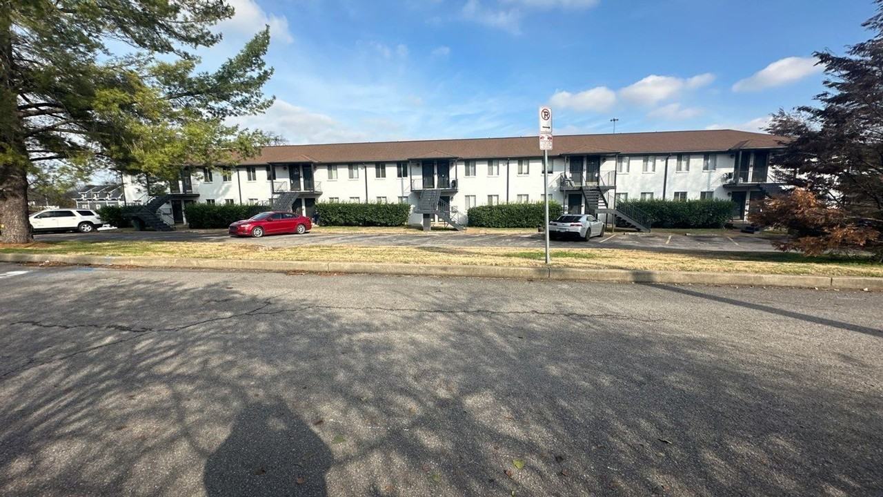 Forty West - Photo 2 of 12