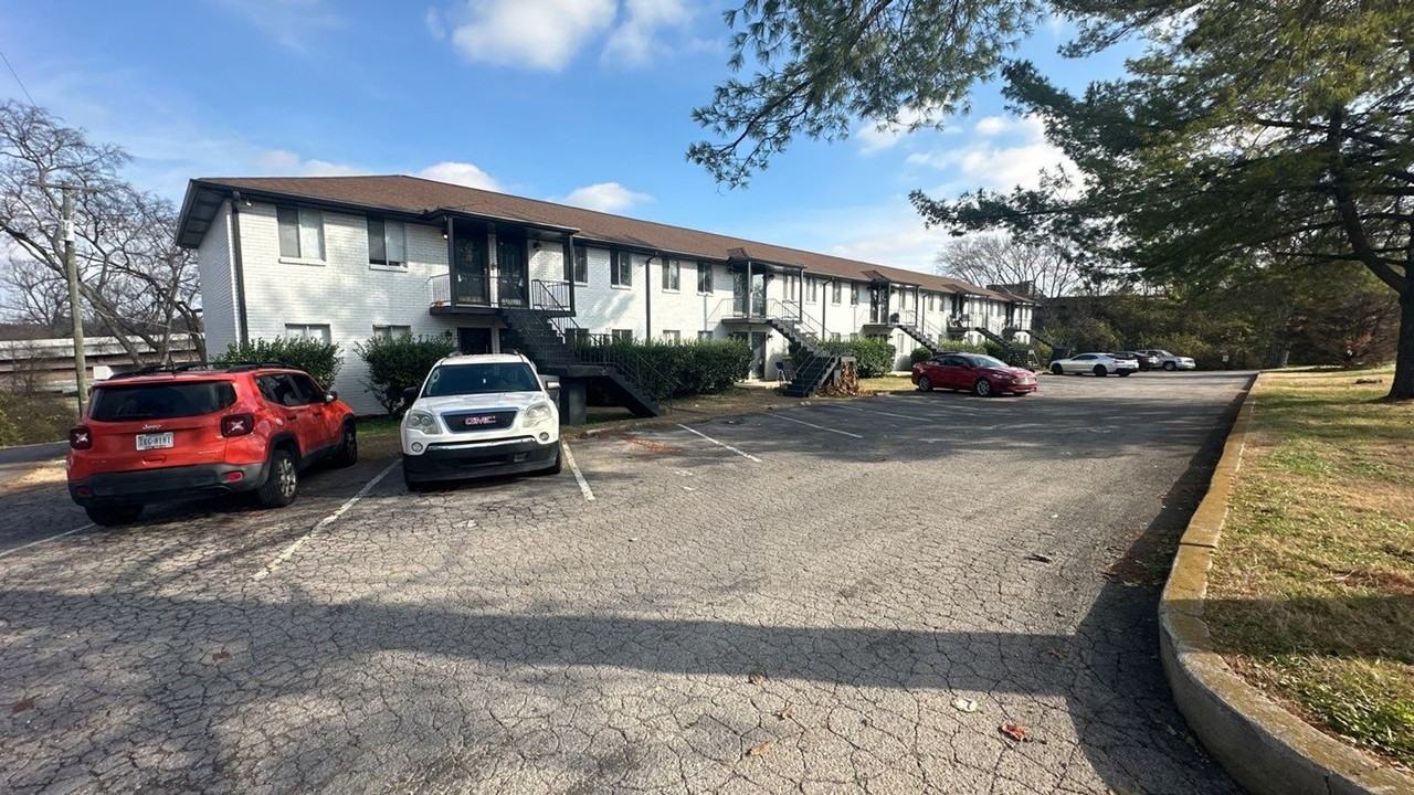 Forty West - Photo 4 of 12