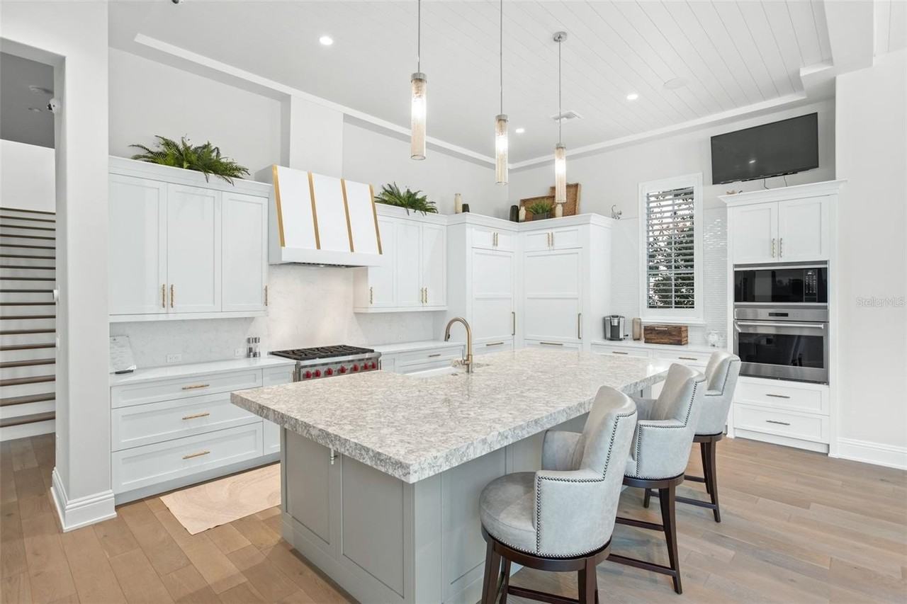 10331 Los Feliz Dr - Photo 7 of 50