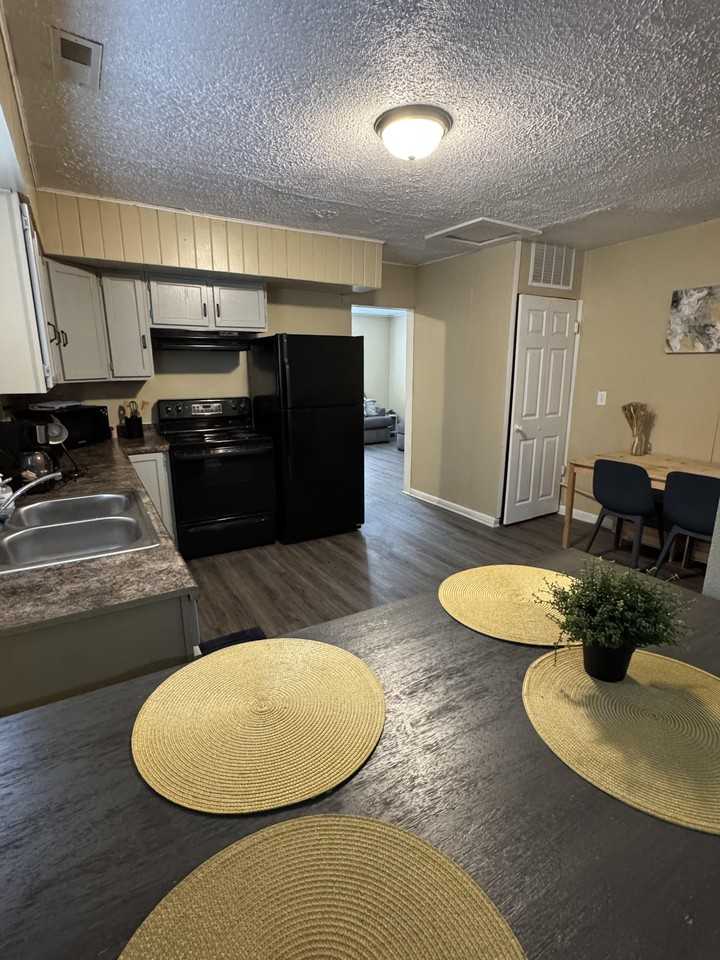 W 12th St - Photo 4 of 8