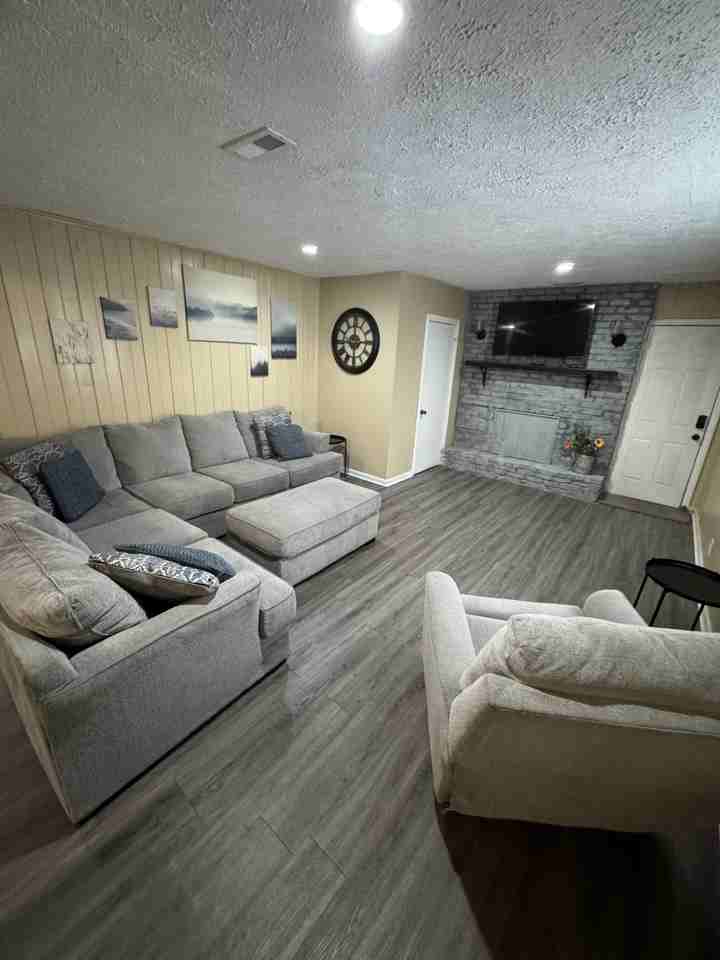 W 12th St - Photo 6 of 8