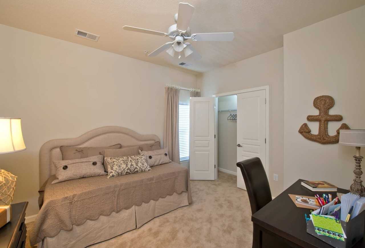 Meridian Harbourview - Photo 5 of 50