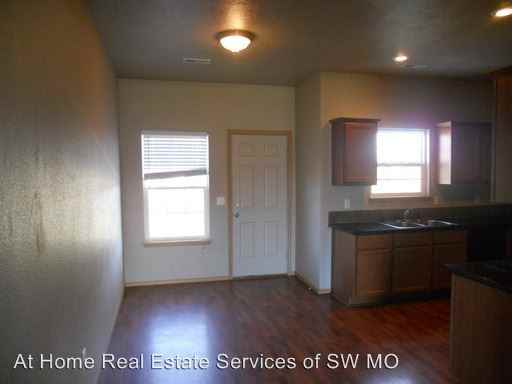 650 Rilynn Ave - Photo 3 of 13