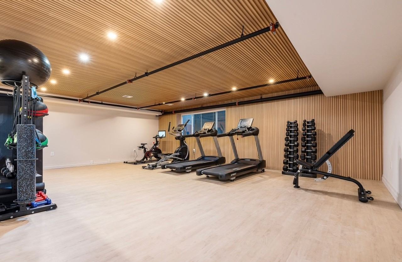 1502 Flats - Photo 4 of 32