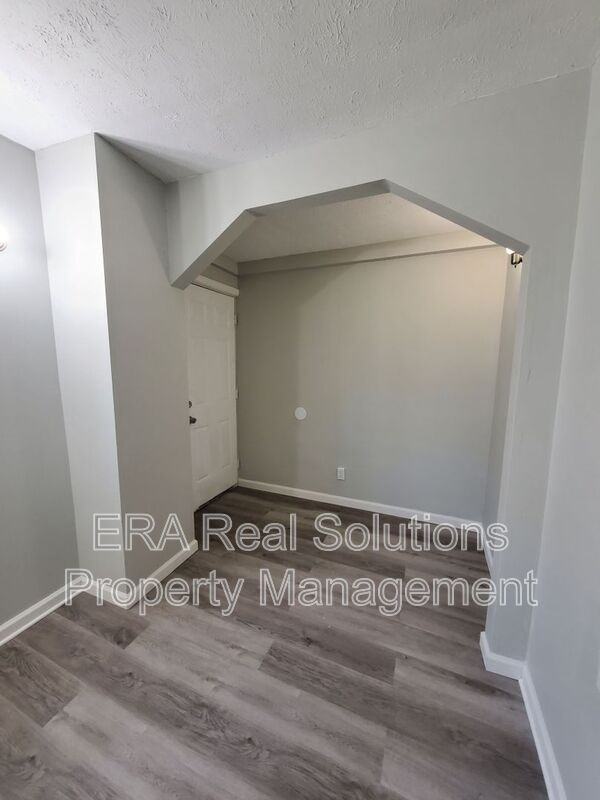 1130 Lexington Ave - Photo 3 of 18