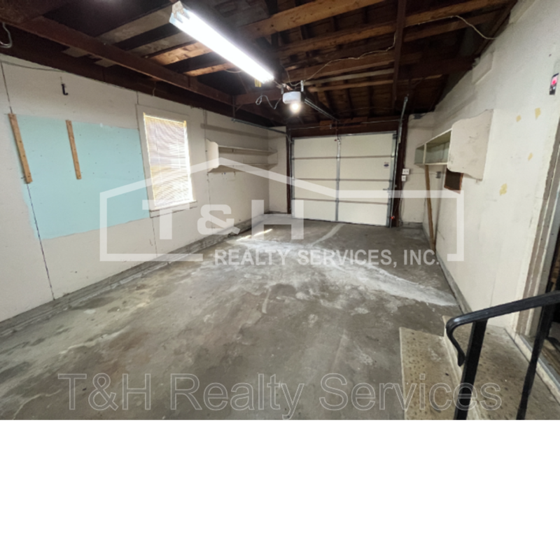 9627 E 10th St - Photo 6 of 15