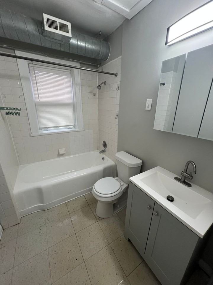 2772 Lancashire - Photo 2 of 15