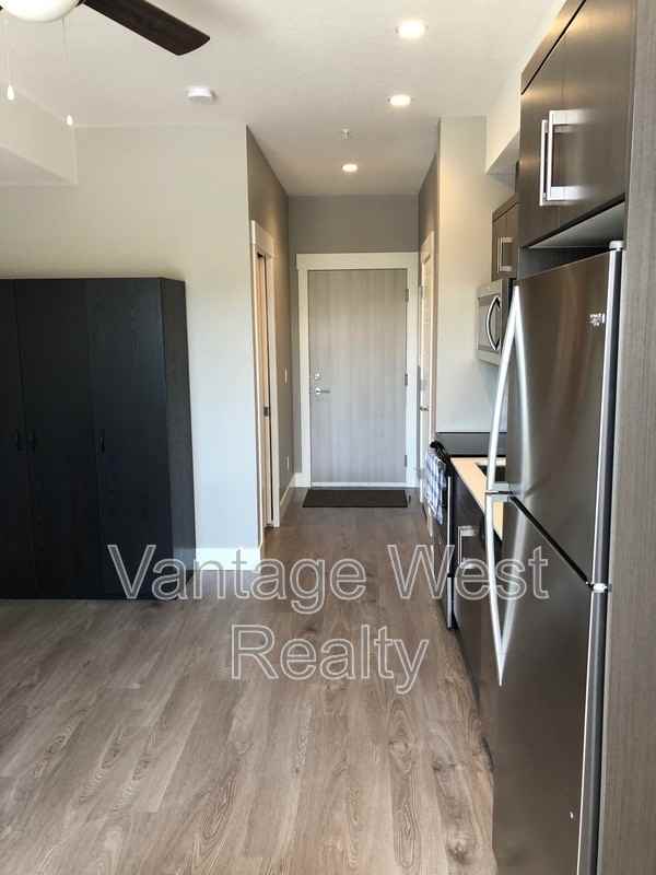 330 Leon Ave - Photo 2 of 11